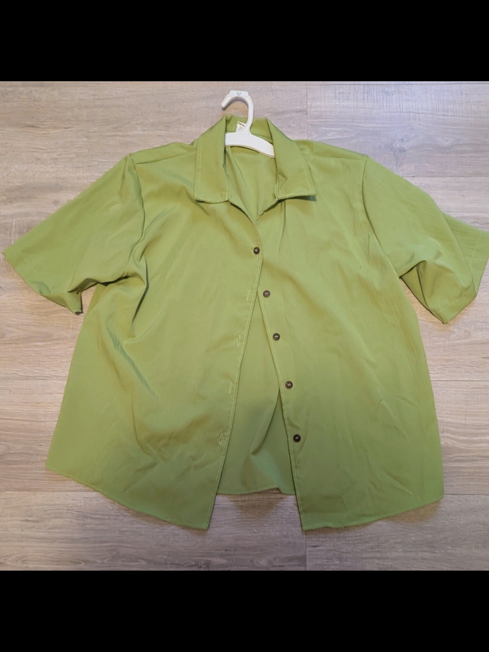 Women's Short Sleeve Button-Up Shirt - Green